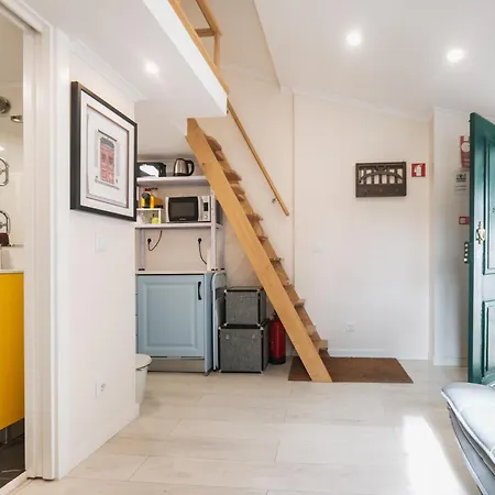 Cozy Yellow House Bairro Alto