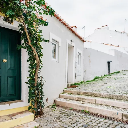 Cozy Yellow House Bairro Alto Ferienhaus *
