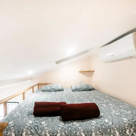 Cozy Yellow House Bairro Alto Ferienhaus