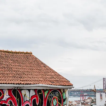 Ferienhaus Cozy Yellow House Bairro Alto *